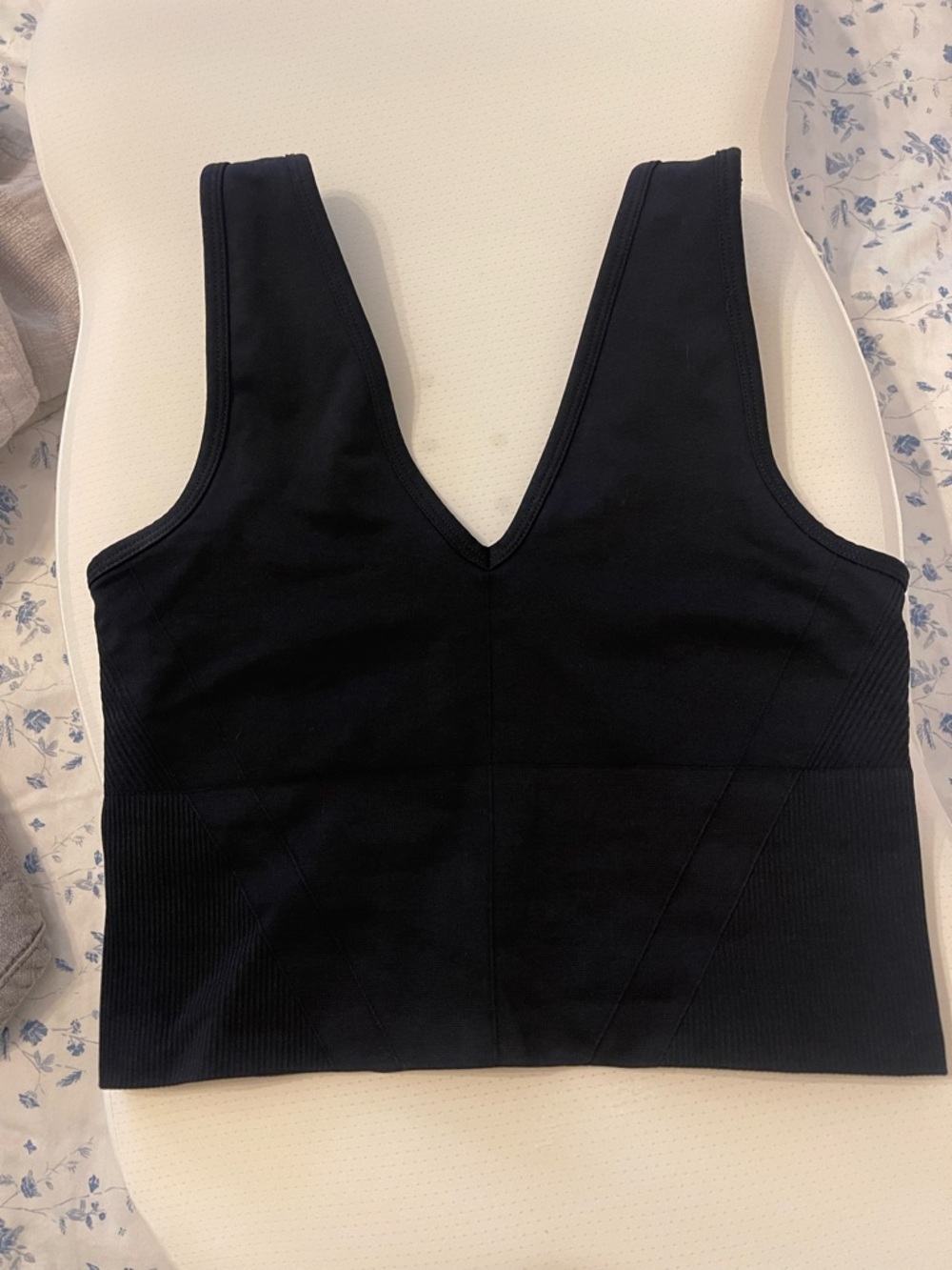 Black V-Neck Seamless Crop Top